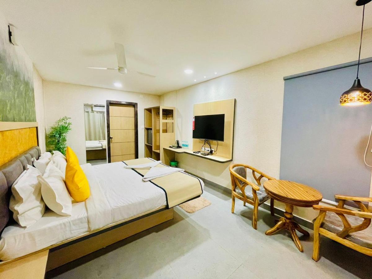 Hotel Lake View Airport Zone ハイデラバード エクステリア 写真