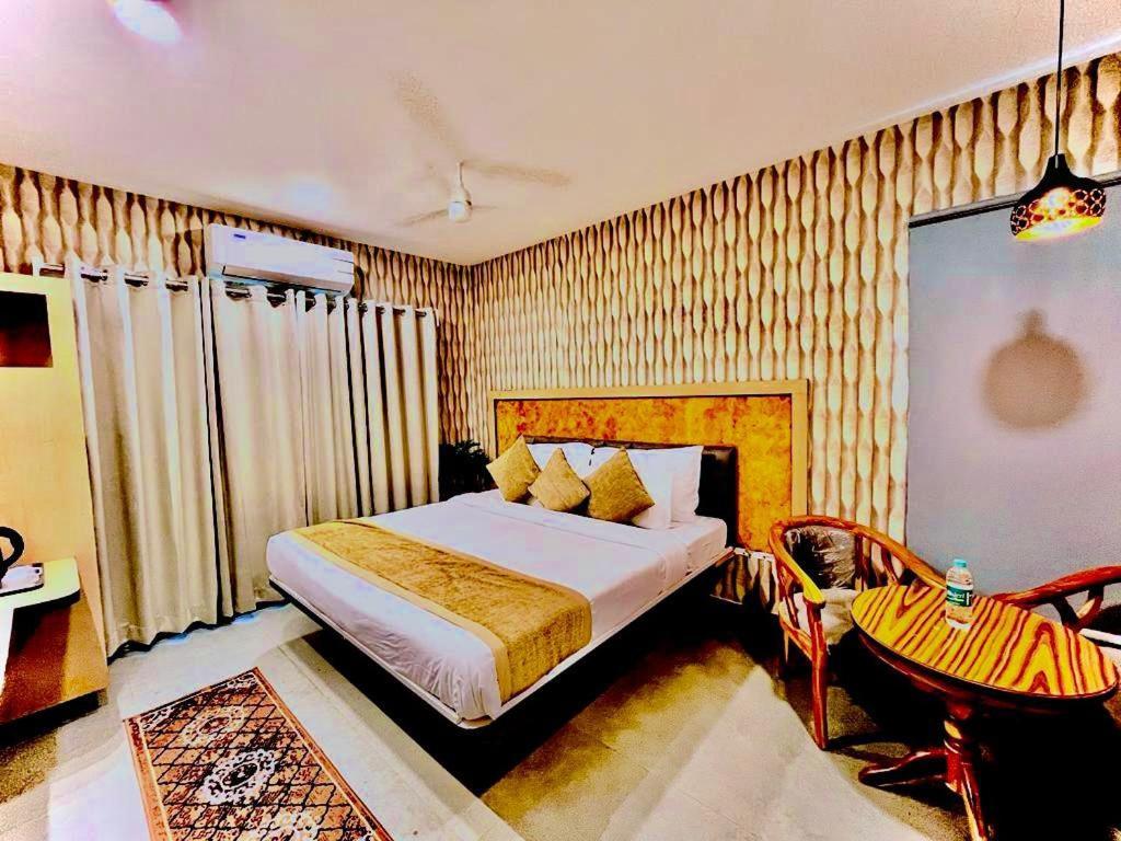 Hotel Lake View Airport Zone ハイデラバード エクステリア 写真