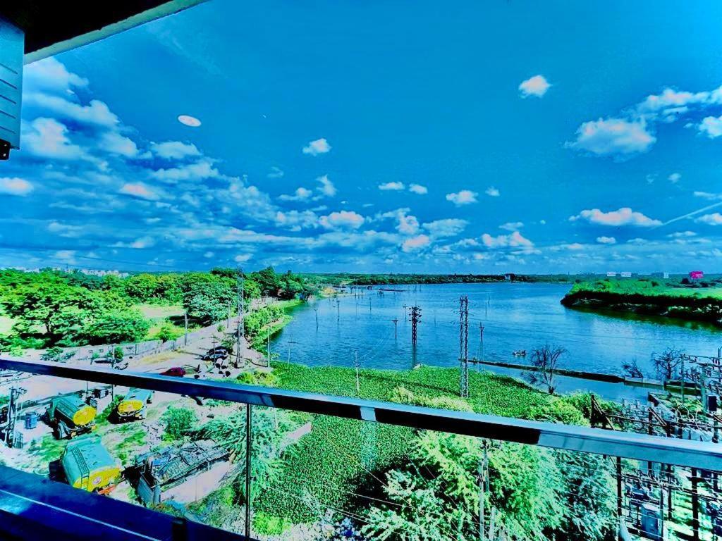Hotel Lake View Airport Zone ハイデラバード エクステリア 写真
