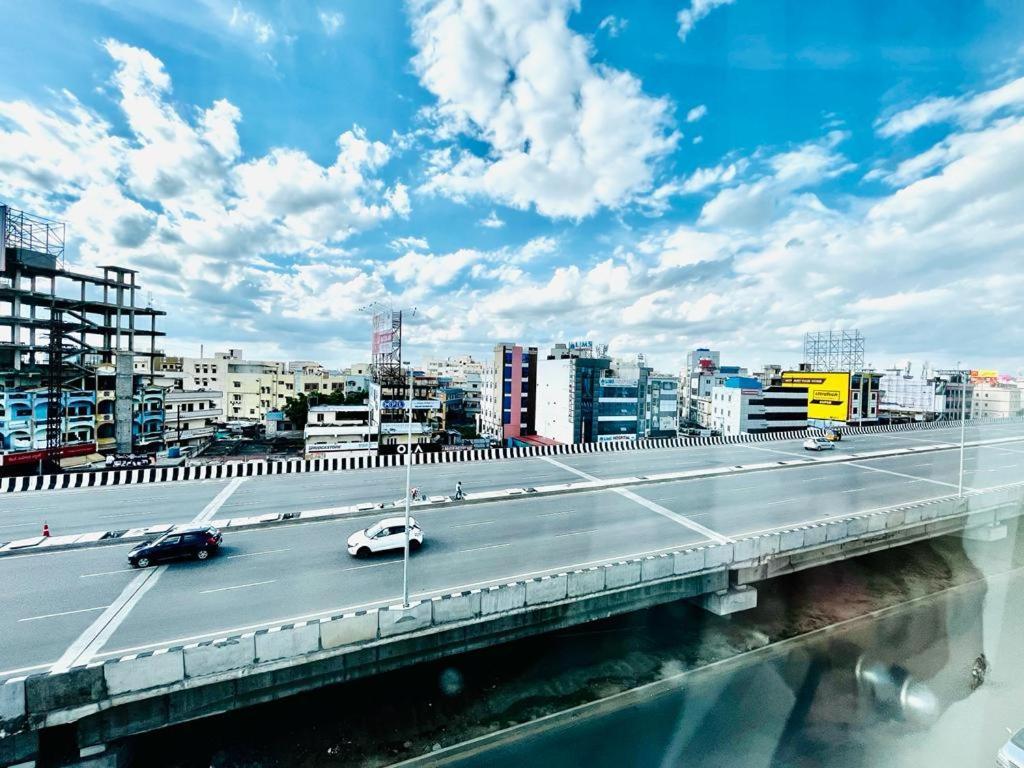 Hotel Lake View Airport Zone ハイデラバード エクステリア 写真