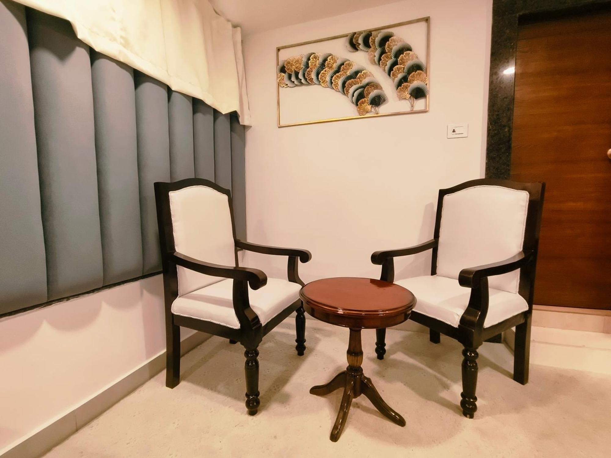 Hotel Lake View Airport Zone ハイデラバード エクステリア 写真